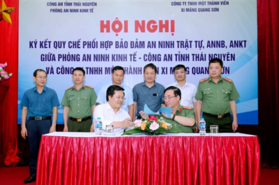 Công ty TNHH MTV Xi măng Quang Sơn long trọng tổ chức Hội nghị ký kết Quy chế phối hợp bảo đảm ANTT, ANNB, ANKT giữa Phòng ANKT - Công an tỉnh Thái Nguyên và Công ty TNHH MTV Xi măng Quang Sơn